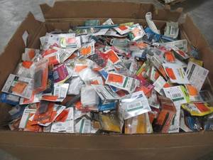 lot 128 image: WHOLESALE MIXED PALLET OF MISCELLANEOUS SMALL HARDWARE AND COMMERCIAL SUPPLIES