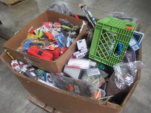 lot 134 image: WHOLESALE MIXED PALLET OF MISCELLANEOUS POWER TOOLS, HAND TOOLS AND GARAGESHOP ITEMS