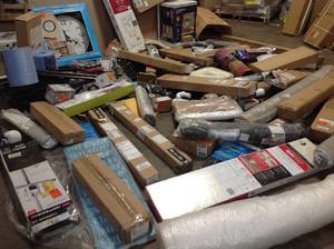 lot 25 image: Lot of mixed Assorted small houseware items Customer Returns See Pictures