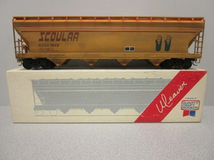 lot 104 image: WEATHERED WEAVER O-SCALE SCOULAR YELLOW SCHEME CENTER FLOW COVERED HOPPER