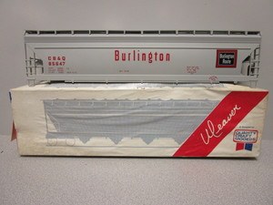 lot 108 image: WEAVER BURLINGTON O-SCALE COVERED CENTER FLOW HOPPER