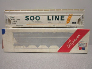 lot 111 image: WEAVER O-SCALE SOO LINE CENTER FLOW COVERED HOPPER