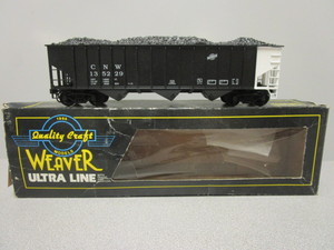 lot 116 image: WEAVER O-SCALE CHICAGO NORTHWESTERN UNCOVERED HOPPER WITH COAL LOAD