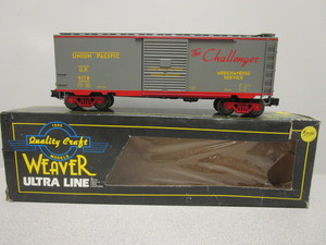 lot 117 image: WEAVER O-SCALE UNION PACIFIC CHALLENGER 40 BOXCAR (WITH 3RD RAIL PICKUP)