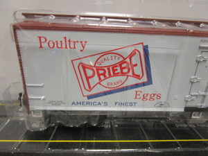 lot 127 image: WEAVER O-SCALE CHICAGO NORTHWESTERN PRIEBE POULTRY REFRIGERATED BOXCAR