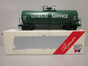 lot 141 image: WEAVER O-SCALE CITIES SERVICE 40 ROUND END TANK CAR