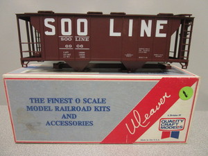 lot 146 image: WEAVER O-SCALE SOO LINE 34 COVERED 2-BAY HOPPER