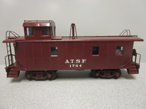 lot 148 image: BRASS O-SCALE LOBAUGH SANTA FE CABOOSE FULLY ASSEMBLED, PAINTED AND LETTERED