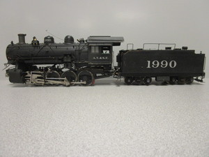 lot 150 image: BRASS O-SCALE 0-8-0 STEAM LOCOMOTIVE AND TENDER