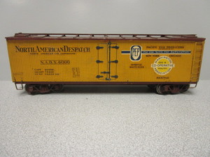 lot 165 image: VINTAGE O-SCALE NORTH AMERICAN DESPATCH 50 REFRIGERATED EGG CAR