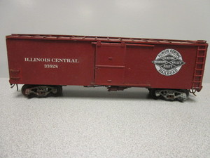 lot 176 image: O-SCALE ILLINOIS CENTRAL 40 SLIDING DOOR WOOD-SIDED BOXCAR