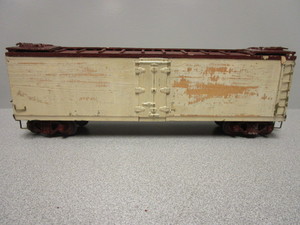 lot 186 image: VINTAGE O-SCALE UNDECORATED 40 WOOD-SIDED REFRIGERATED BOX CAR