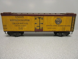 lot 198 image: VINTAGE O-SCALE CHICAGO NORTHWESTERN REFRIGERATED BOXCAR