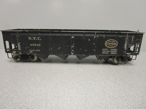 lot 200 image: VINTAGE O-SCALE NEW YORK CENTRAL 4-BAY OPEN HOPPER