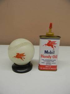 lot 11 image: VINTAGE MOBIL GAS PEGUSUS ADVERTISING GLASS BASEBALL BANK - VINTAGE MOBIL PEGASUS HANDY OIL CAN - NICE SET - SEE PICTURES