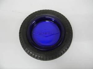 lot 43 image: RARE - VINTAGE DIAMOND BALLOON SUPER SERVICE COBALT BLUE GLASS ADVERTISING ASHTRAY - VERY NICE - RARE - VERY COOL PIECE - SEE PICTURES