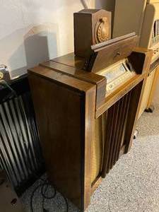 Philco Radio with Remote