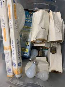 ASSORTED LIGHT BULBS