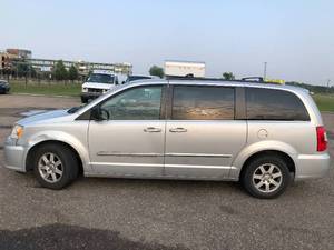 2012 Chrysler Town and Country Touring Edition - 2 OWNER - Fully LOADED