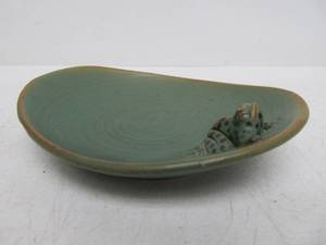 lot 13 image: Vintage Art Pottery Small Tray wFrog