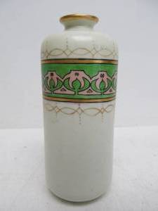 lot 23 image: Antique 1920s Porcelain Vase
