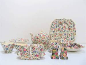 lot 45 image: Group of Vintage Royal Winton Grimwades etc Old Cottage Chintz China 