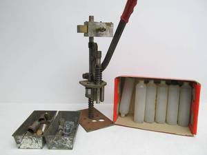 lot 125 image: Vintage Reloading Equipment