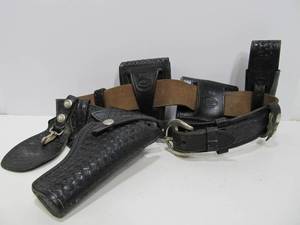 lot 159 image: Quality Don Hume Black Leather Gun Belt