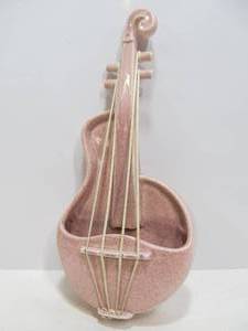 lot 81 image: Vintage RED WING Pink Art Pottery Cello Wall Pocket Planter