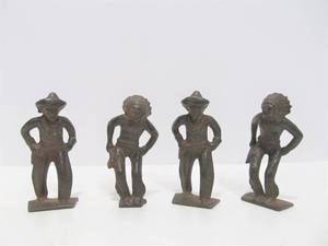 lot 86 image: Vintage Cowboy & Indian Lead Toy Figures