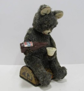 lot 106 image: Vintage Battery Operated Drinking Bear Toy