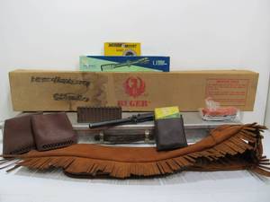 lot 160 image: Lot of Vintage HuntingGun Items