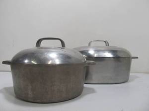lot 162 image: Vintage WAGNER Ware Aluminum MagnaLite Roaster & Dutch Oven