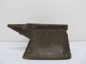 lot 232 image: Heavy Duty Old Vintage Anvil