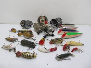 lot 215 image: Great Lot of Vintage Wooden etc Fishing Lures & Reels