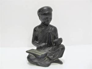 lot 220 image: Large Vintage Oriental Chinese Scholar Statue