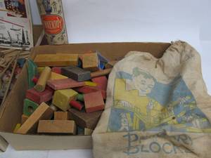 lot 200 image: Large Group of Vintage Wooden Building Blocks & Tinker Toys