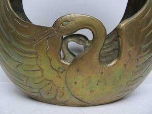 lot 254 image: Heavy Vintage Deco Solid Brass Swan BasketPlanter