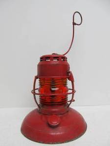 lot 256 image: Vintage EMBURY Traffic Gard No. 40 Lantern
