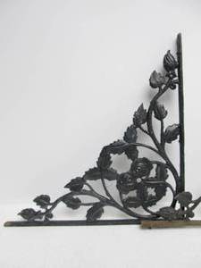 lot 268 image: Vintage Cast Iron Architectural Corner Brackets