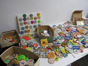lot 300 image: LARGE Estate Collection of Assorted Pinbacks & Buttons