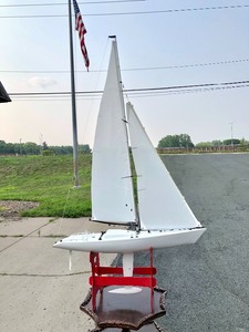lot 5 image: Large Working Kyosho Sea Dolphin 770 Radio Controlled Racing Yacht