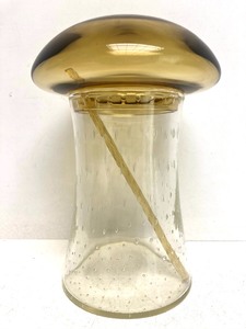 lot 276 image: Beautiful Vintage Controlled Bubble Amber Glass Mushroom Pitcher wStir Stick