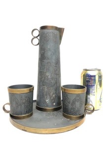 lot 281 image: Signed Mid Century R. Tobiasz Incised Metalwork Pitcher & Mugs wTray