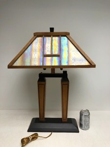 lot 284 image: Stained Glass Mission Style Bankers Lamp