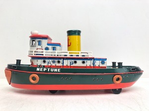 lot 292 image: Excellent Working Larger Vintage Tin Litho Battery Op Toy Tugboat wBox