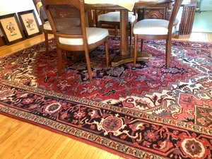lot 298 image: Large Vintage Hand Woven Quality Oriental Wool Rug 