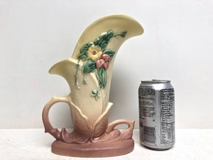 lot 354 image: Vintage HULL Art Pottery Vase
