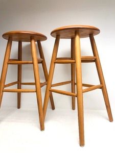 lot 357 image: Excellent Quality Oak Stools