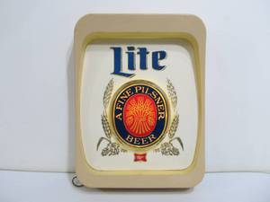 lot 306 image: Working Vintage MILLER LITE Lighted Beer Sign